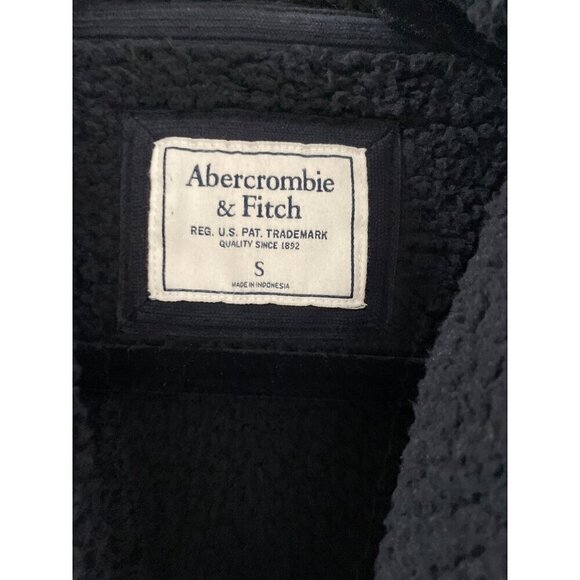 Abercrombie & fitch Womens Black Fuzzy Sweater/Cardigan/Jacket size Small - Picture 2 of 8